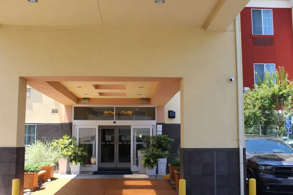 Photo 1 - Holiday Inn Express Hotel & Suites Berkeley by IHG