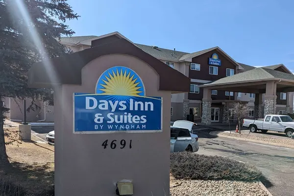 Photo 1 - Days Inn & Suites by Wyndham Castle Rock