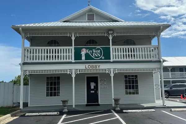 Photo 1 - Key West Inn - Clanton