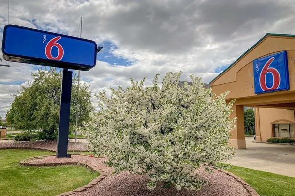 Photo 1 - Motel 6 Elkhart, IN