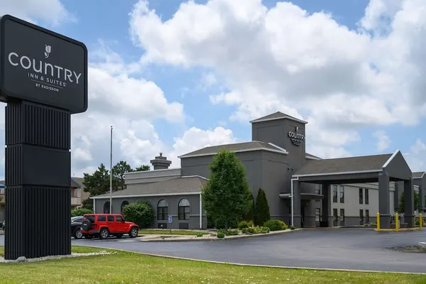 Photo 1 - Country Inn & Suites by Radisson, Greenfield, IN