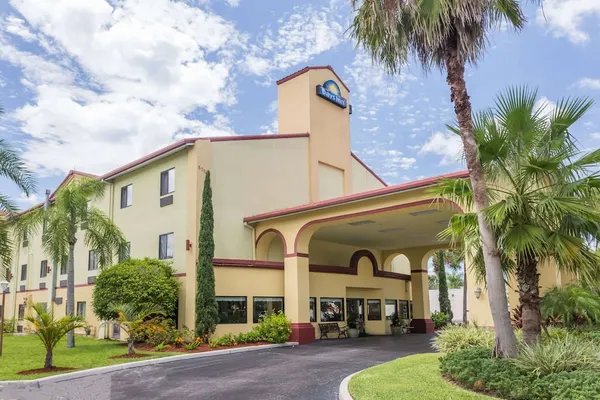 Photo 1 - Days Inn by Wyndham Sarasota I-75