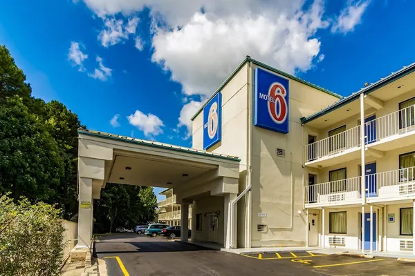 Photo 1 - Motel 6 Raleigh, NC - Cary