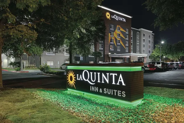 Photo 1 - La Quinta Inn & Suites by Wyndham San Antonio Downtown