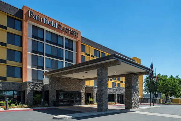 Photo 1 - Fairfield Inn & Suites by Marriott Bakersfield Central