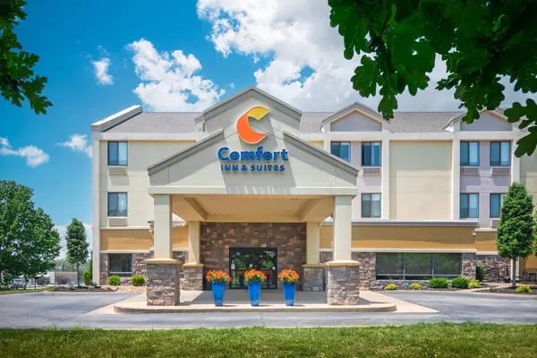 Photo 1 - Comfort Inn & Suites Kansas City - Northeast