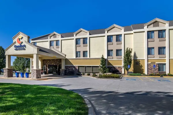 Photo 1 - Comfort Inn & Suites Kansas City - Northeast
