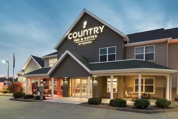 Photo 1 - Country Inn & Suites by Radisson, Platteville, WI