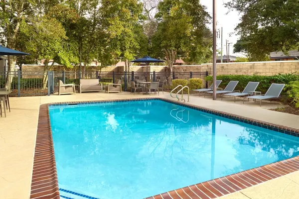 Photo 1 - Courtyard by Marriott New Orleans Metairie