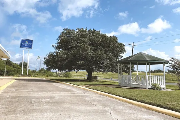 Photo 1 - Americas Best Value Inn Beeville