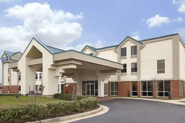 Photo 1 - Days Inn & Suites by Wyndham Ridgeland