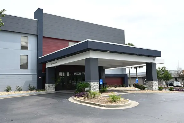 Photo 1 - Hampton Inn Valdosta/Lake Park Area