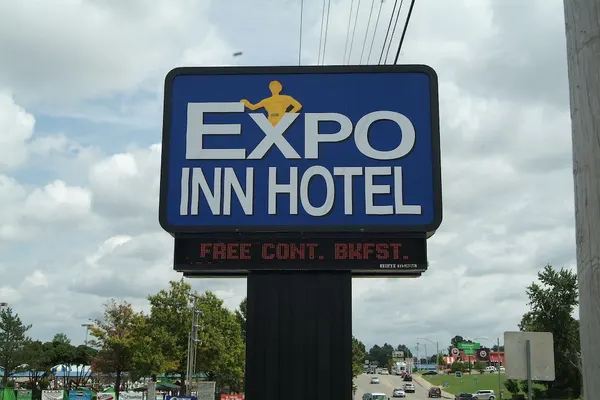 Photo 1 - Expo Inn Hotel