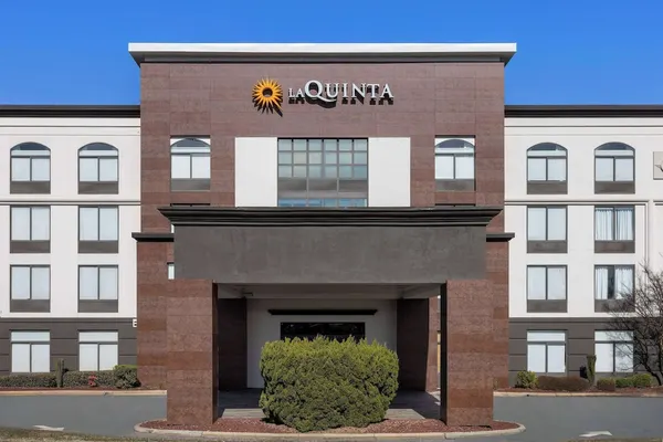 Photo 1 - La Quinta Inn & Suites by Wyndham Mooresville