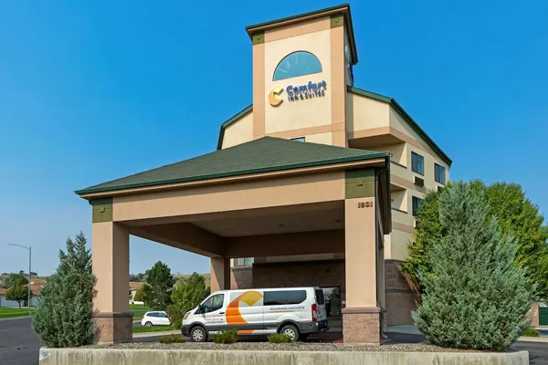 Photo 1 - Comfort Inn & Suites Market - Airport