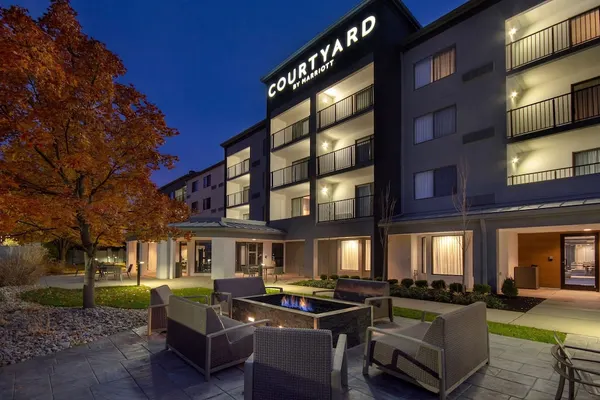 Photo 1 - Courtyard by Marriott Cincinnati Airport