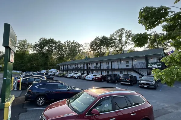 Photo 1 - Lake View Inn