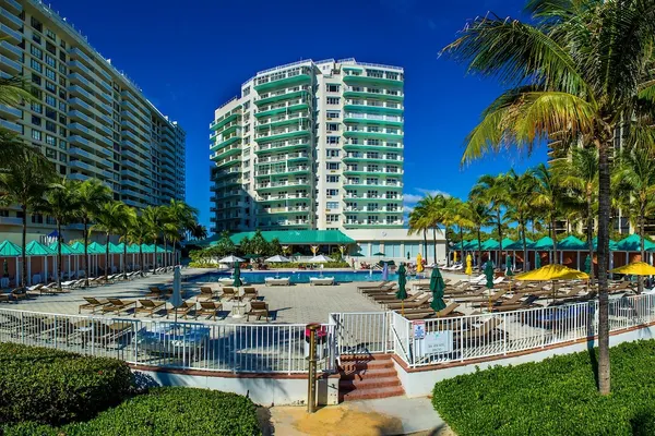 Photo 1 - Sea View Hotel, Bal Harbour, On The Ocean