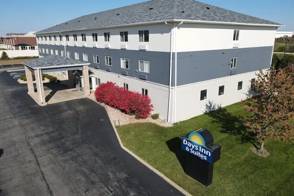 Photo 1 - Days Inn & Suites by Wyndham Romeoville