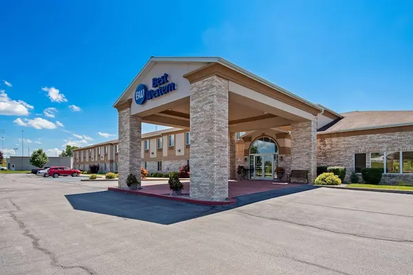 Photo 1 - Best Western Wapakoneta Inn