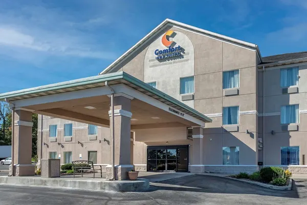 Photo 1 - Comfort Inn And Suites