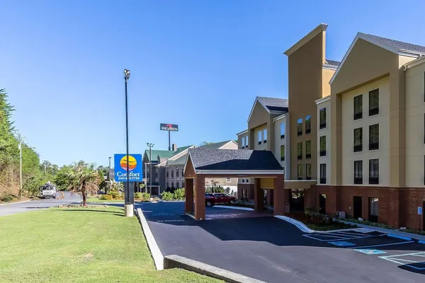 Photo 1 - Comfort Inn & Suites Dalton