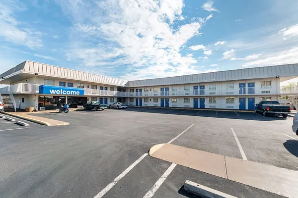 Photo 1 - Motel 6 San Antonio, TX - I-10 West