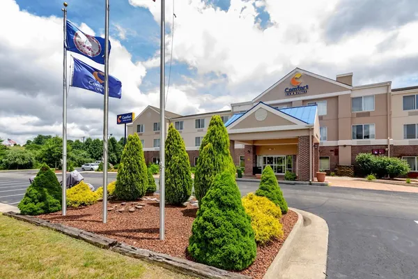 Photo 1 - Comfort Inn & Suites Hillsville I-77