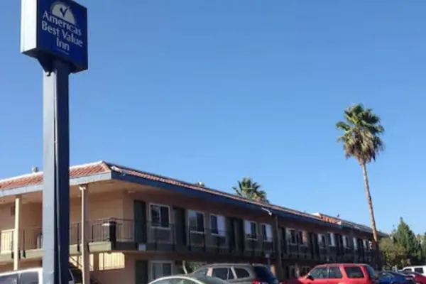 Photo 1 - Americas Best Value Inn Thousand Oaks