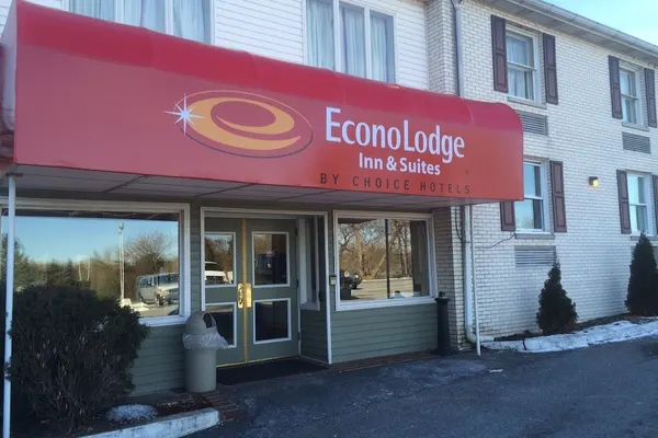 Photo 1 - Econo Lodge Airport