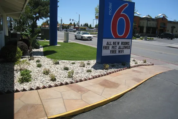 Photo 1 - Motel 6 Willows, CA