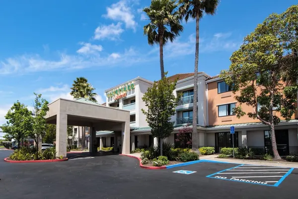 Photo 1 - Courtyard by Marriott Oakland Airport