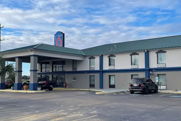 Photo 1 - Motel 6 Canton, MS