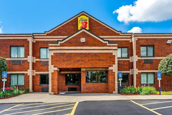 Photo 1 - Super 8 by Wyndham Elgin