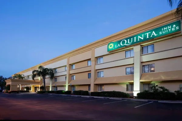 Photo 1 - La Quinta Inn & Suites by Wyndham Tampa Fairgrounds - Casino