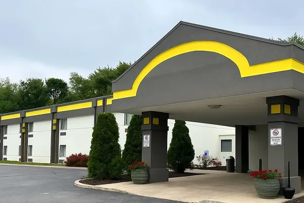 Photo 1 - Super 8 by Wyndham Logansport