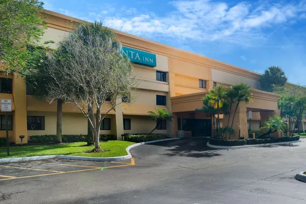 Photo 1 - La Quinta Inn by Wyndham Ft. Lauderdale Tamarac East