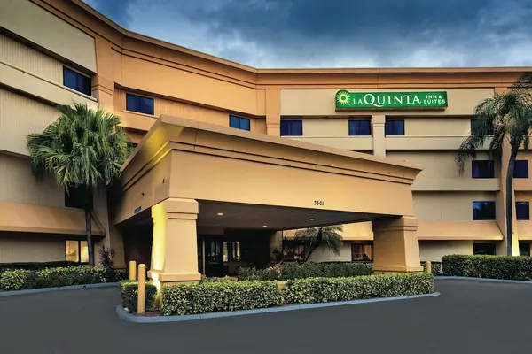 Photo 1 - La Quinta Inn & Suites by Wyndham Miami Airport East