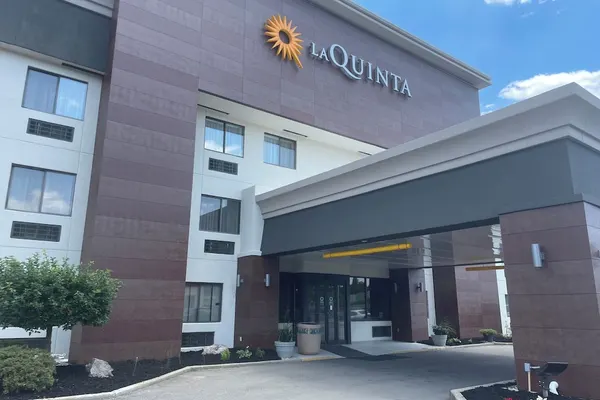 Photo 1 - La Quinta Inn and Suites by Wyndham Cincinnati North