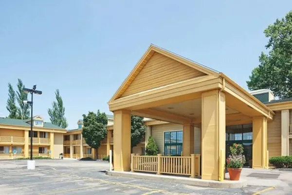 Photo 1 - La Quinta Inn by Wyndham Oshkosh