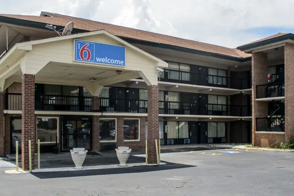 Photo 1 - Motel 6 Macon, GA