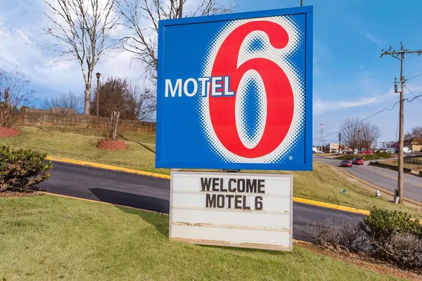 Photo 1 - Motel 6 Suwanee, GA - Gwinnett Center