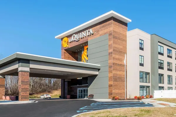 Photo 1 - La Quinta Inn & Suites by Wyndham Aberdeen-APG