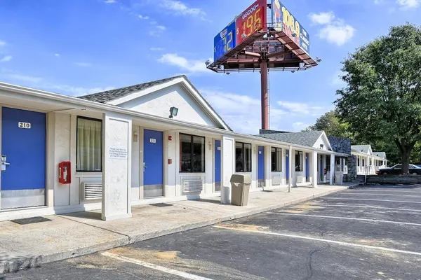 Photo 1 - Motel 6 Hagerstown, MD