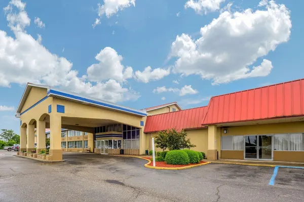 Photo 1 - Econo Lodge Inn & Suites Triadelphia - Wheeling