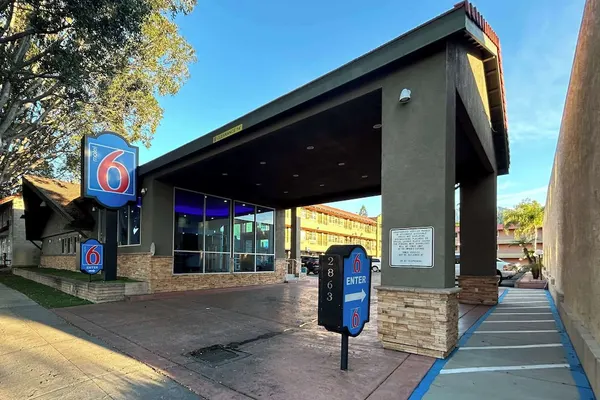Photo 1 - Motel 6 Pasadena, CA – Old Town Pasadena Area