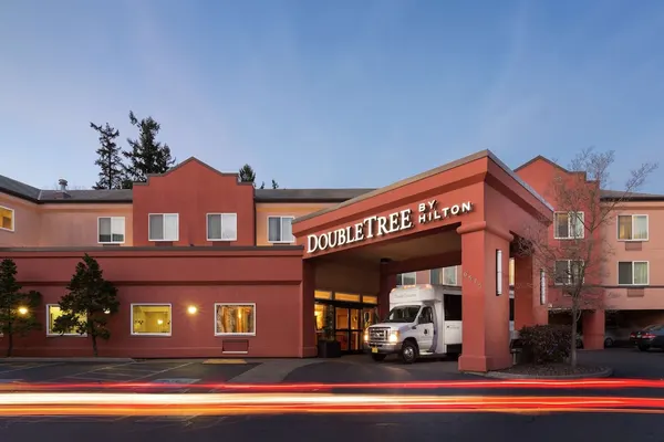 Photo 1 - DoubleTree by Hilton Portland - Tigard