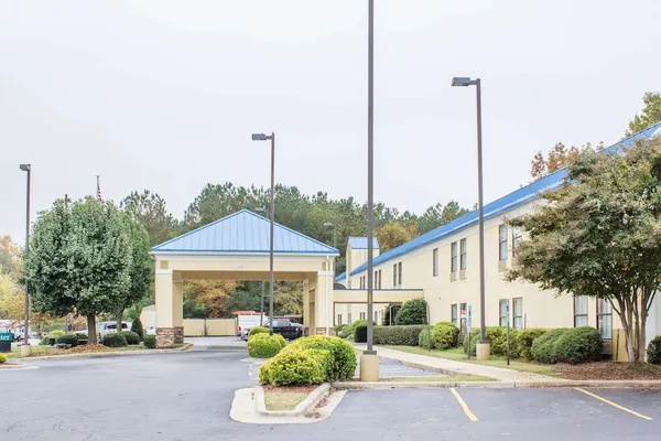 Photo 1 - Econo Lodge Raleigh near Walnut Creek Amphitheatre