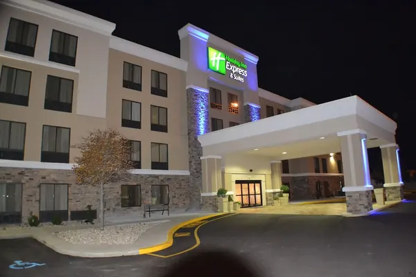 Photo 1 - Holiday Inn Express and Suites Indianapolis W- Airport Area by IHG