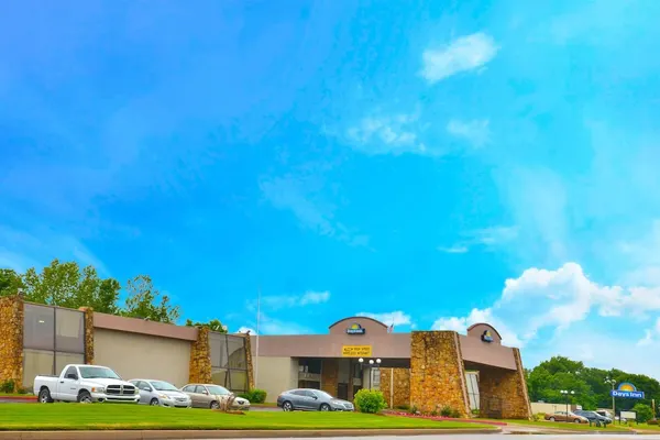 Photo 1 - Days Inn by Wyndham Southern Hills/ORU